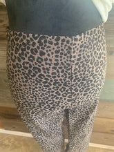 Load image into Gallery viewer, Leopard Stretch Dress Legging
